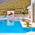 Rosy Dreamy Ultra Luxury